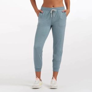 NWT Vuori Performance joggers in Shade Heather – Women’s size Small